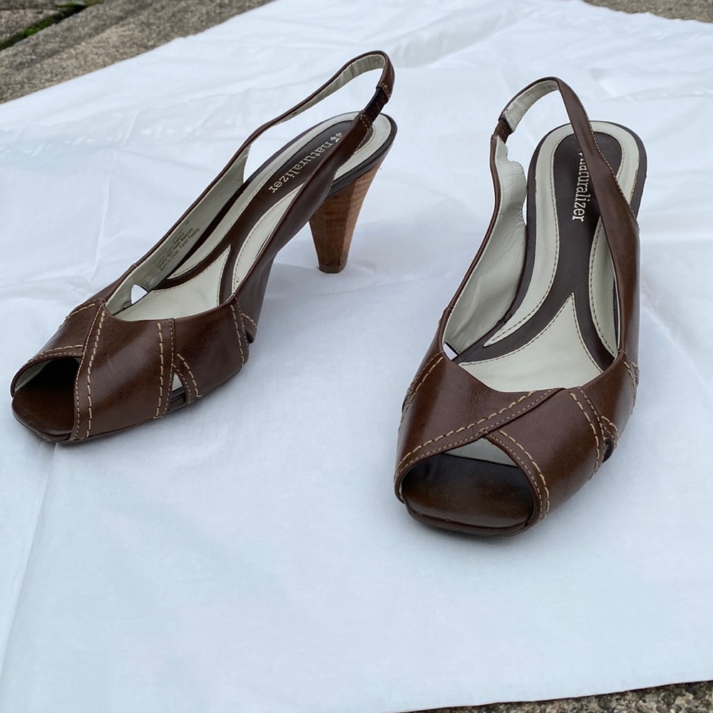 Naturalized short heels